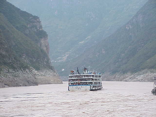    Wu Gorge, cruise ship,     Yangtze River   